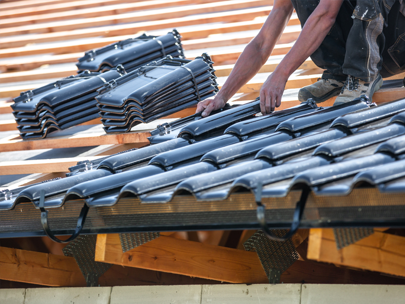 Couvreur en action à Peyrehorade